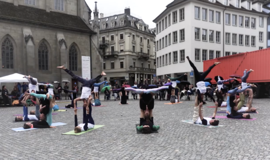 AcroYoga Flashmob Zürich