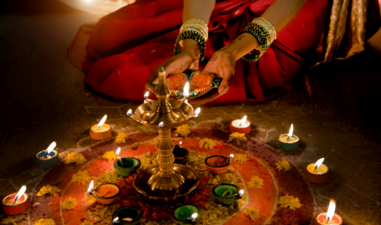Feiern von Diwali, dem Fest des Lichts, fern der Heimat